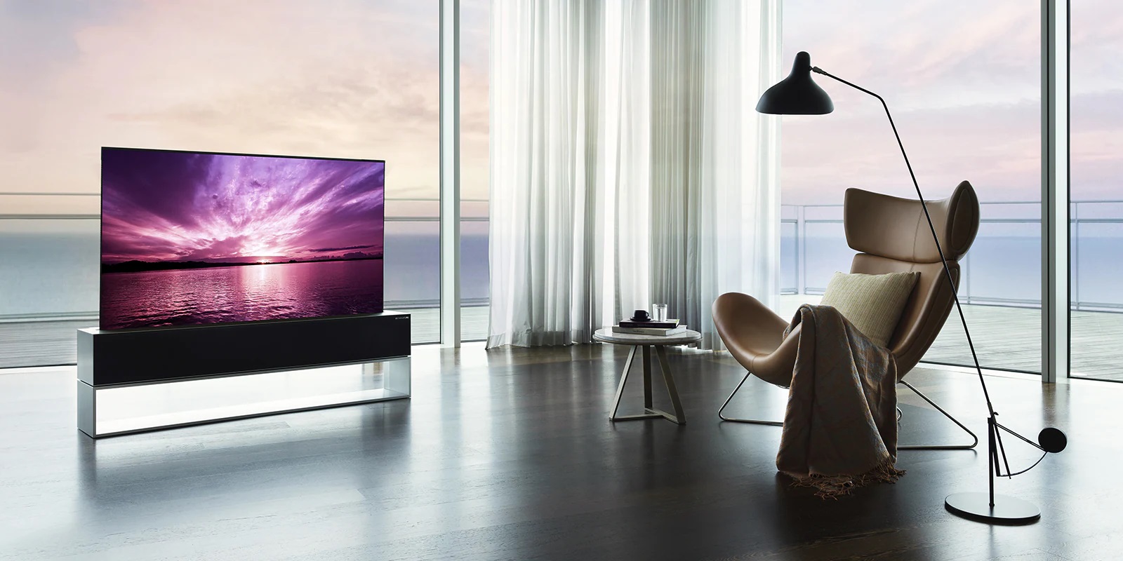 طراحی و مشخصات تلویزیون OLED65R1 با کیفیت تصویرفورکی 65 اینچ